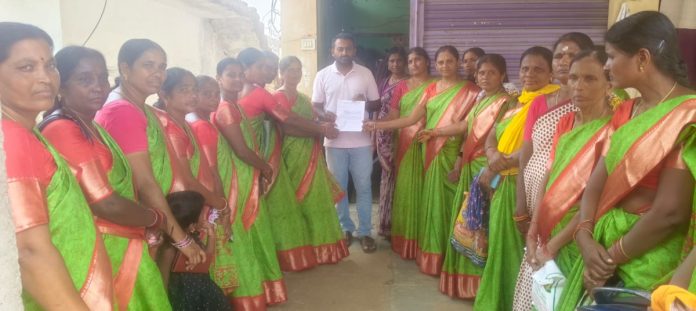 ఇచ్చిన హామీలను అమలు చేయాలి