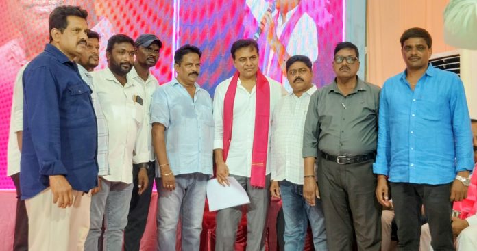 ఆర్సీ ఇన్చార్జిలకు మండల కార్డులిచ్చి ప్రభుత్వం అవమానించింది