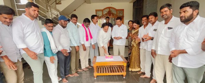 Former Minister Harish Rao's birthday celebrated in Vardhannapet