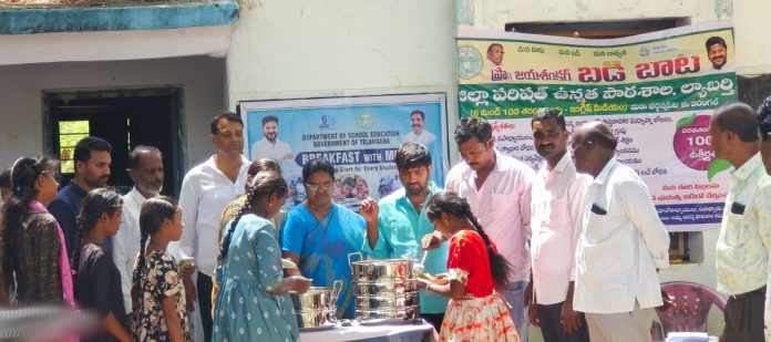 మండలంలో అట్టహాసంగా ప్రారంభమైన అల్పాహార పథకం