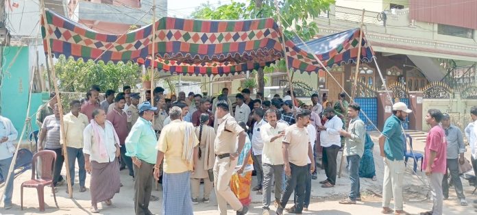 రైతుల నుంచి డబ్బులు తీసుకుని ఐపీ