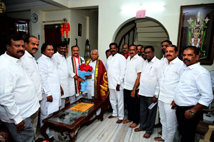 INTUC leaders met the PCC chief.