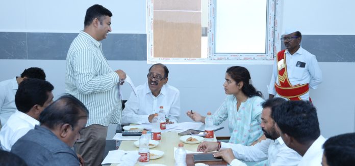 పరకాల ప్రభుత్వాస్పత్రిని త్వరితగతిన అందుబాటులోకి తేవాలి: ఎమ్మెల్యే రేవూరి