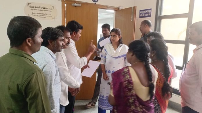 ప్రైవేటు విద్యాసంస్థల ఫీజుల దోపిడీని అరికట్టాలి