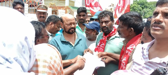 Municipal workers stage protest at Minister Konda Surekha's residence.