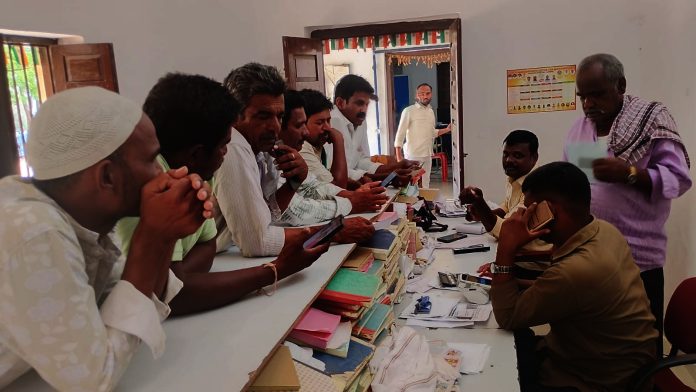 యూరియా యాప్ తో కష్టాలు