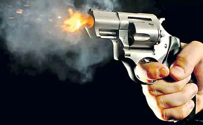 మల్కాజ్గిరిలో కాల్పుల కలకలం