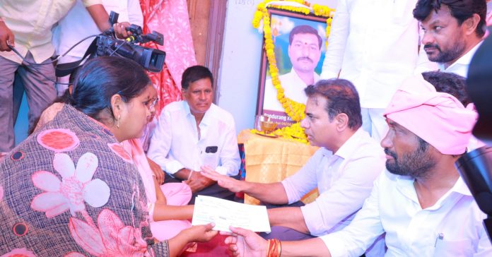 కాళ్లు కాదు.. కాలర్ పట్టుకోవాలి