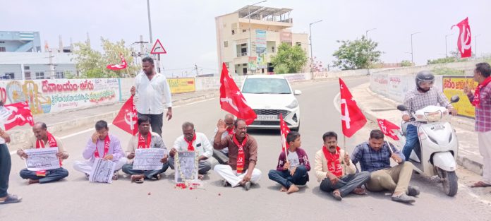 ఆర్ఓబి బ్రిడ్జిపై వరుస ప్రమాదాలు.. అధికారుల నిర్లక్ష్యమే కారణం