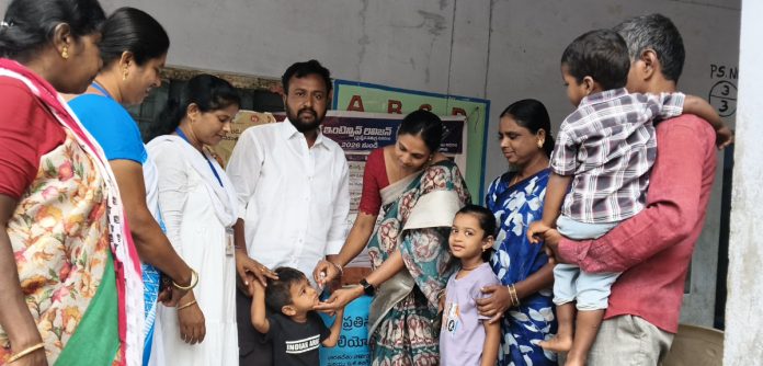 Everyone must cooperate to build a polio-free society.