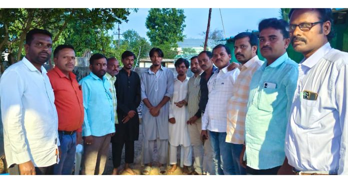 గ్రామీణ వైద్యుడు అన్వర్ కుటుంబానికి ఆర్ఎంపీ అసోషియేషన్ చేయుత.!