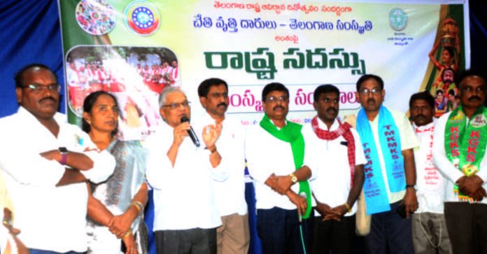 వృత్తిదారుల జీవనోపాధిని మెరుగు పరిచేలా ప్రభుత్వ విధానం ఉండాలి :చెరుపల్లి సీతారాములు