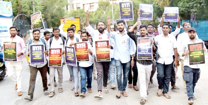 ఉద్యోగాలు అడిగితే నిర్బంధాలా?