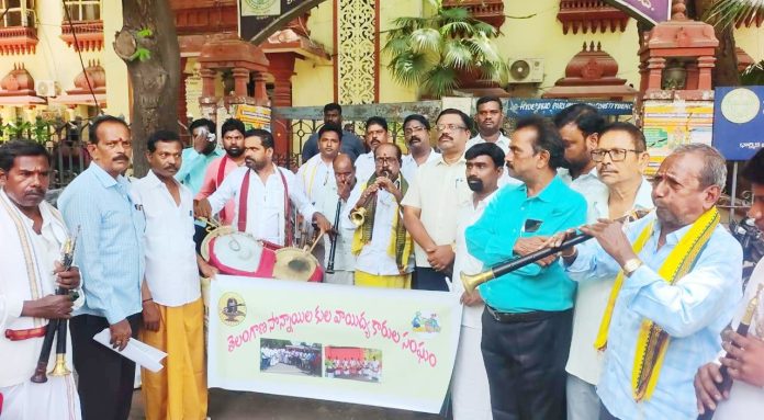 తెలంగాణ దేవాలయాల్లో సొన్నాయి వాయిద్య కళాకారులకు అన్యాయం