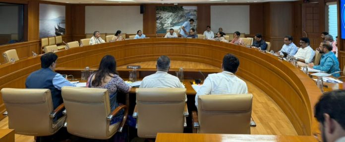 MP conducts review on progress of CM's Svanidhi scheme
