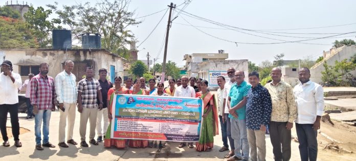 ప్రభుత్వ పాఠశాలలను బలోపేతం చేయాలి: ఎంపీడీఓ