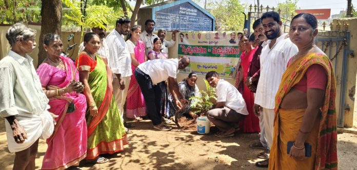 Everyone should work towards environmental protection.