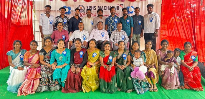 అపూర్వ విద్యార్థుల కలయిక ..