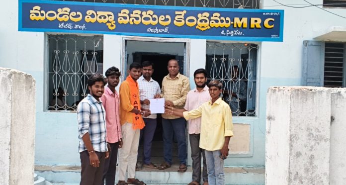 ప్రభుత్వ బడుల్లో మౌలిక వసతులు కల్పించాలి