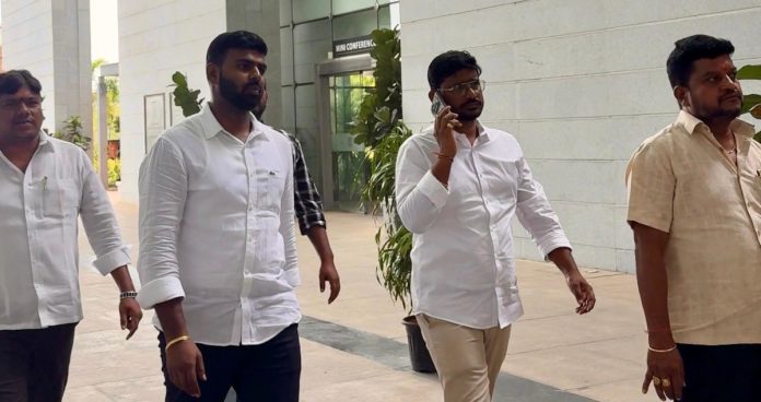 ఫోన్ ట్యాపింగ్ విచారణకు హాజరైన మాజీ మేయర్ అజయ్ యాదవ్