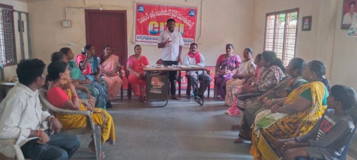 మధ్యాహ్న భోజన కార్మికుల వేతనాలు పెంచాలి