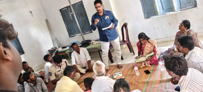 మధుర తండా గ్రామసభను పరిశీలించిన ఎంపీఓ రాము