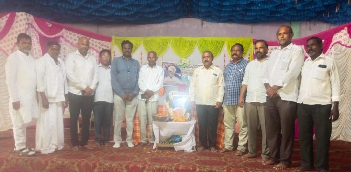 మేకల రాములు పెద్దకర్మకు హాజరైన బుసిరెడ్డి పాండన్న