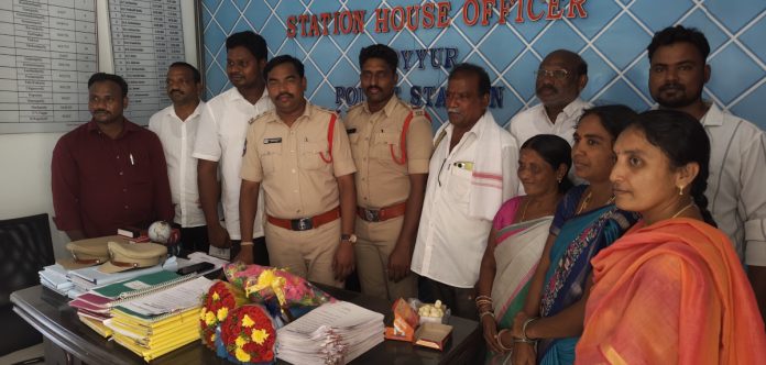 కొయ్యుర్ ఎస్ఐ మహేందర్ కుమార్ కు సన్మానాల వెల్లువ