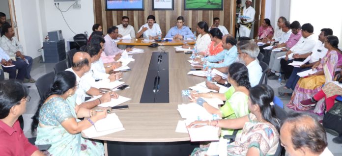 ఇందిరమ్మ ఇళ్ల నిర్మాణ పనుల్లో వేగం పెంచాలి