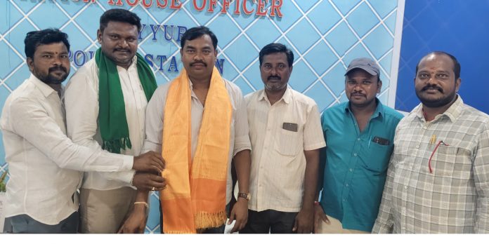 SI felicitated by the Tipper Association