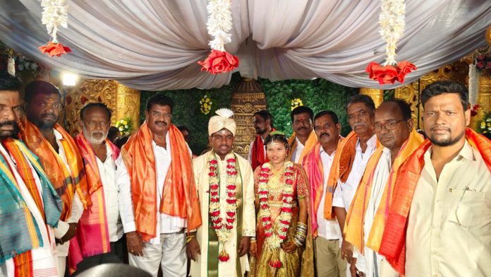 వివాహ వేడుకల్లో పాల్గొన్న మాజీ ఎమ్మెల్యే షిండే
