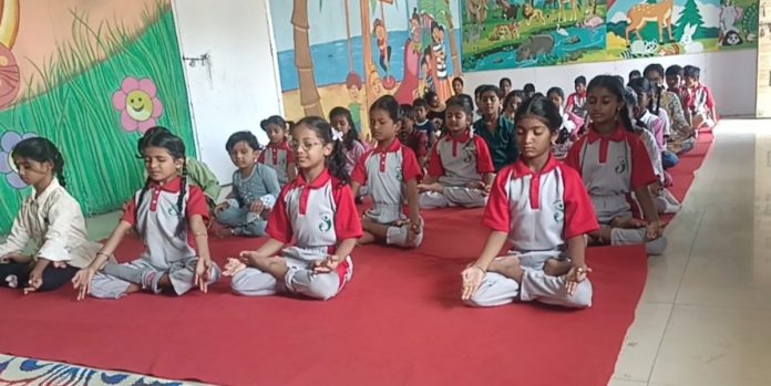 జెంటిల్ కిడ్స్ ఏఐ ప్లే స్కూల్ లో యోగా దినోత్సవ వేడుకలు