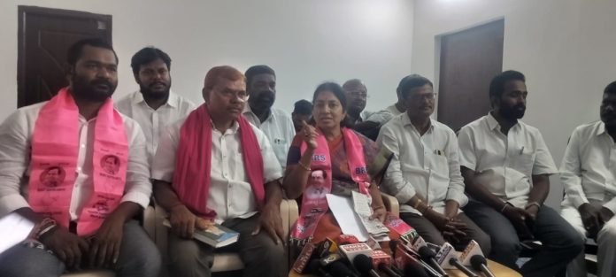 రైతులకు ఇచ్చిన హామీలను పూర్తిస్థాయిలో అమలు చేయాలి