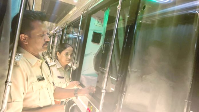 గాజు ఛాంబర్ల స్లీపర్ బస్సుల తనిఖీ
