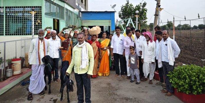నల్లపోచమ్మకు మొదటి బోనం సమర్పించిన సర్పంచ్