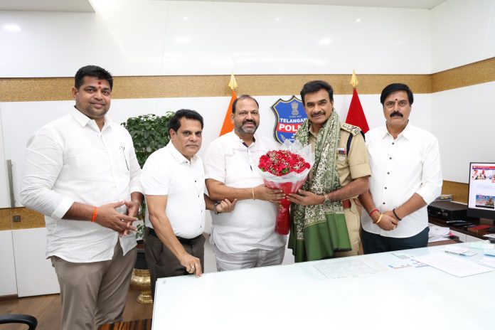 తెలంగాణ రాష్ట్ర డిజిపిని మర్యాదపూర్వకంగా కలిసిన టిఎన్జీవోఎస్ బృందం
