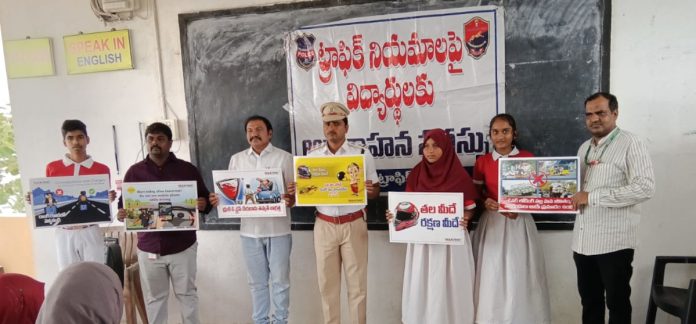Strict action if minors drive vehicles: Traffic SI