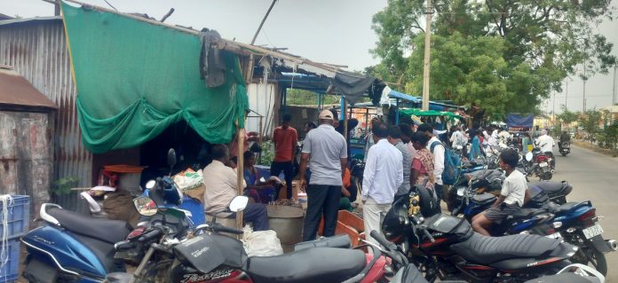 మృగశిర కార్తె ప్రారంభంతో పెద్ద ఎత్తున చేపల అమ్మకాలు