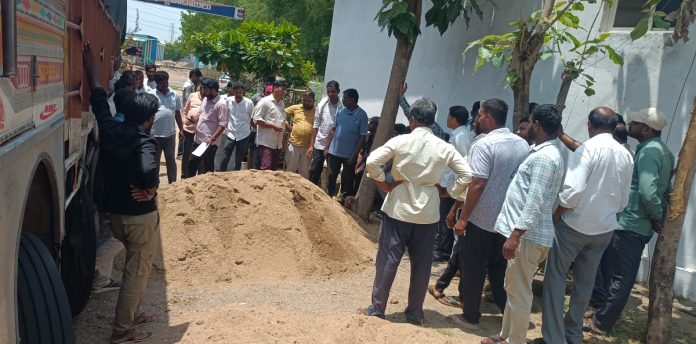 పట్టుపడ్డ ఇసుక వేలంపాట