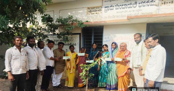 కళ్యాణ లక్ష్మీ చెక్కుల పంపిణీ