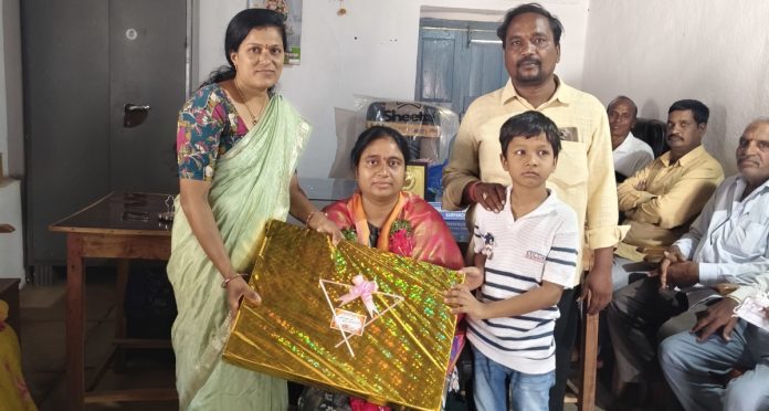 కార్యదర్శి వాణి సేవలు మరువలేనివి: సర్పంచ్