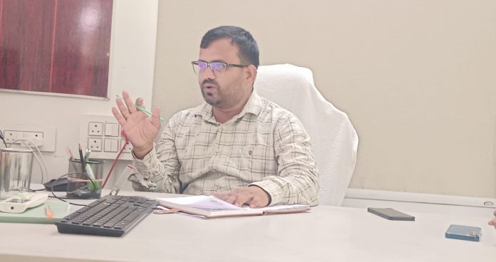 పామాయిల్ సాగుకు సిద్ధమైన తర్వాతే మొక్కలు సర్దుబాటు చేసుకోవాలి