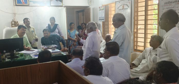 మోటమర్రి రైల్వే రింగుకు తమ భూములపై కోర్టుకి వెళ్తాం