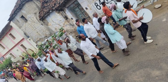 Villagers performed *Abhishekam* to the Godavari River, praying for rains.