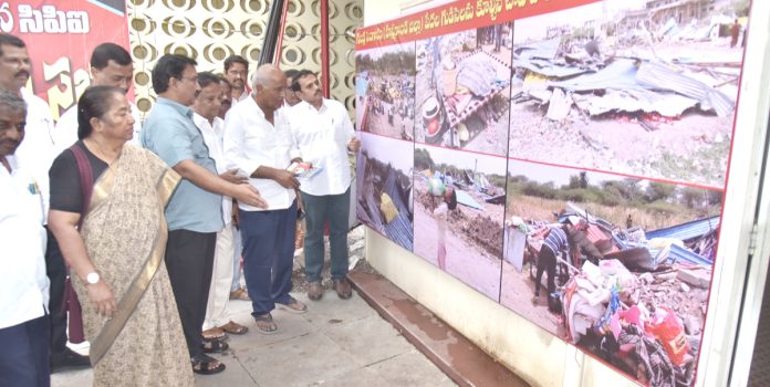 పేదల ఇండ్లు కూల్చటం దుర్మార్గం