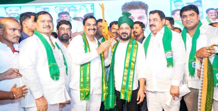 మోడీ..గద్దె దిగు