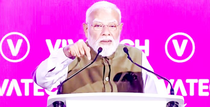 సాంకేతికతను ప్రజాస్వామీకరిస్తేనే పురోగతి