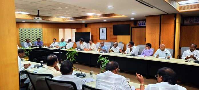 ఆర్టీసీ కార్మికుల సమస్యలపై ఈడీలతో రెండో దఫా భేటీ