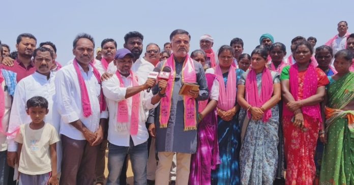 సింగంపల్లి బ్రిడ్జికి కాంగ్రెస్ ప్రభుత్వం తట్టెడు మట్టి పోయలే