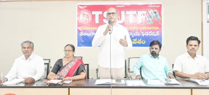 జూన్ నెలాఖరులోగా పీఆర్సీ నివేదిక ప్రకటించాల్సిందే